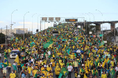 Manifestantes protestam a favor do governo Bolsonaro (ES)