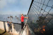 Incndio florestal atinge casas em Campos do Jordo