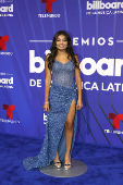 El negro y los diseos clsicos intervenidos dominaron la alfombra de los Latin Billboards