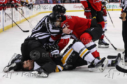 NHL: Pittsburgh Penguins at New Jersey Devils