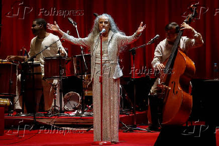  A cantora Maria Bethnia durante a estreia de seu show Claros Breus
