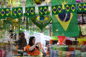 Lojas da regio da rua 25 de Maro, j se preparam para a Copa 2022 