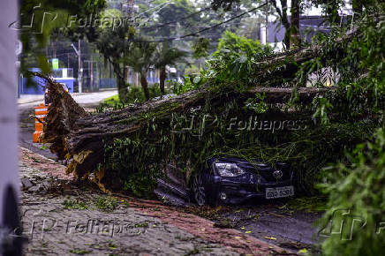 Chuva causa estragos em So Jos dos Campos