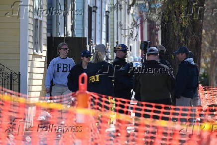 Agentes do fbi e do atf invadem uma residncia onde o suspeito shamsud-din jabbar ficou enquanto estava em nova orleans, louisiana, antes do ataque terrorista da bourbon street no dia de ano novo