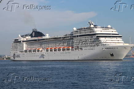 Movimentao de transatlnticos no pier mau no rio de janeiro