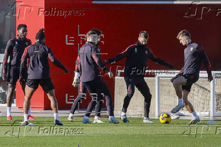 Kike Salas se entrena junto a sus compaeros