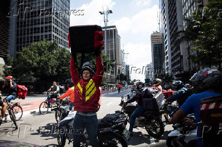 Motoboys realizam um protestos contra empresas de delivery