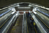 Escadas vazias na estao do metr Consolao