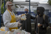 Religiosos unem esforos para ajudar populao de rua diante da Covid