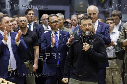 Zelenski empieza un viaje crucial a EEUU con una visita a una fbrica de municin