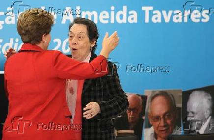Dilma entrega prmio a Maria da Conceio Tavares