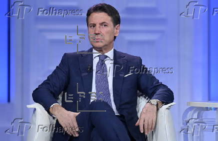 Giuseppe Conte appears on Cinque Minuti TV program