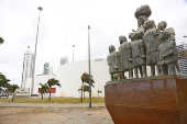 Memorial dos imigrantes, obra de Abelardo da Hora, em Recife