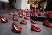 La instalacin de Zapatos Rojos vacos hace visible la violencia de gnero en Mxico