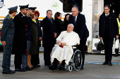 Pope Francis boards the papal plane for his apostolic visit to Corsica, at Fiumicino airport