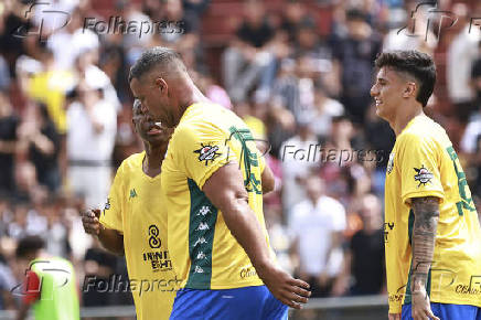 Jogo de despedida do jogador paulinho no caninde em so paulo