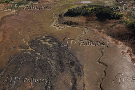 Vista area do leito seco da represa Jacare-Jaguari