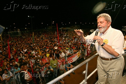 Luiz Incio Lula da Silva (PT), discursa durante comcio em Valparaso (GO)