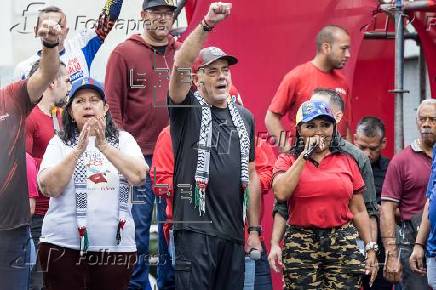 Chavistas marchan en Caracas para celebrar 