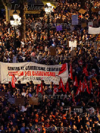 Protest against management of emergency response to the deadly floods in Valencia