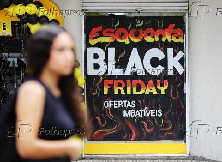 Movimento de consumidores na Black Friday em Curitiba