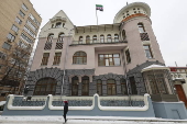 Syrian Embassy in Moscow flies the Syrian opposition flag