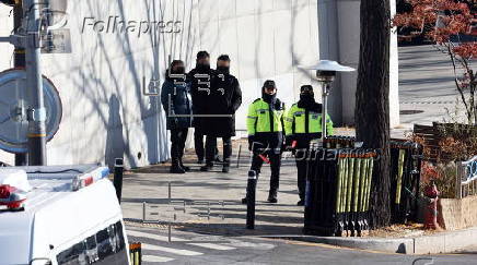 Police stand guard outside presidential residence in Seoul