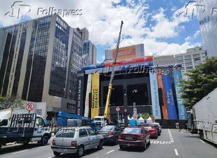 Montagem do palco do rveillon na paulista 2025 em so paulo