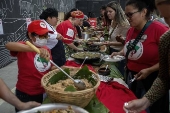 Integrantes do MST durante inaugurao de cozinha em So Paulo