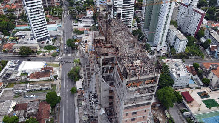 Incndio no prdio em construo no Recife