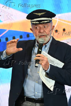 O presidente Luiz Incio Lula da Silva (PT) visita a sede da Embraer em So Jos dos Campos (SP)