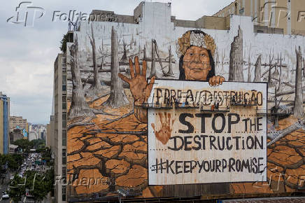 Mural 'Pare a Destruio', do artista Mundano em (SP)