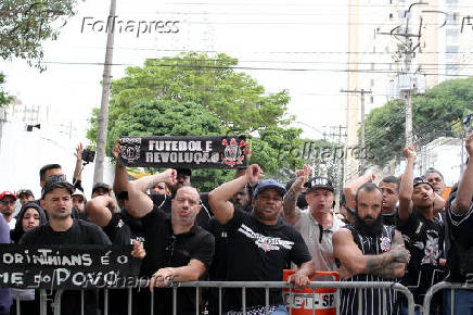 Torcida GAvies da Fiel em apoio ao presidente do Corinthians