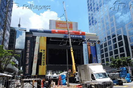 Montagem do palco do rveillon na paulista 2025 em so paulo