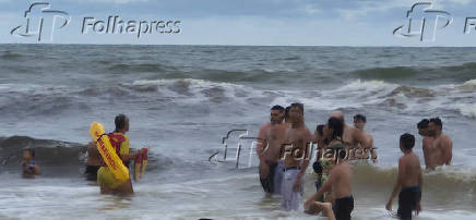 Matinhos (PR), 01/01/2025 ? Afogamentos praia do Parana.  Bombeiros aturaram em afogamentos no primeiro dia do ano de 2025, na praia de Matinhos no litoral paranaense , nesta terca-feira(01).