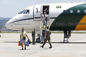 Brasileiros repatriados desembarcam em So paulo