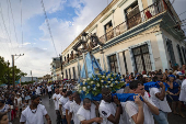 Decenas de devotos veneran a la Virgen de Regla en vsperas del da de la Patrona de Cuba