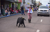 Desfile farroupilha comemora o dia do gacho no rio grande do sul