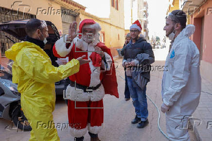 El chef Jos Andrs hace de Papa Nel en Paiporta