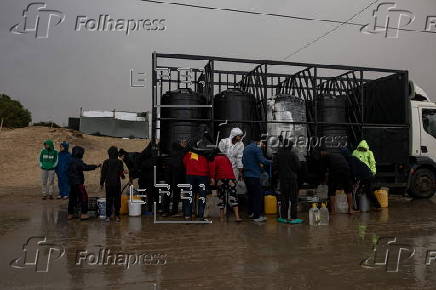 Heavy rain flooded tents in Khan Yunis camp