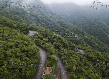 Trecho da chamada Estrada Velha de Santos, desativada para automveis