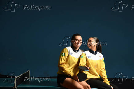 Bruna e Giulia Takahashi no centro de treinamento em So Caetano do Sul (SP)