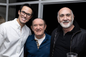 O comediante Renato Arago com o ator Rafael Arago e Jos Possi Net
