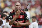 DESPEDIDA DO JOGADOR ADRIANO - ULTIMA BATALHA DO IMPERADOR