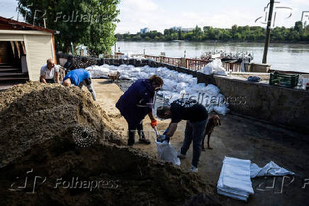 People take preventive measures for the flooding of the Danube, in Budapest