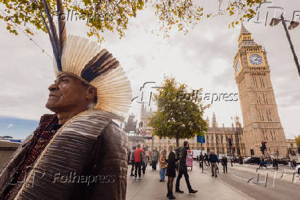 Protesto em frente ao Big Ben e a London Eye, em Londres