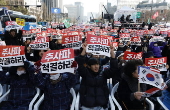 Supporters of South Korean President Yoon hold rally ahead of impeachment vote