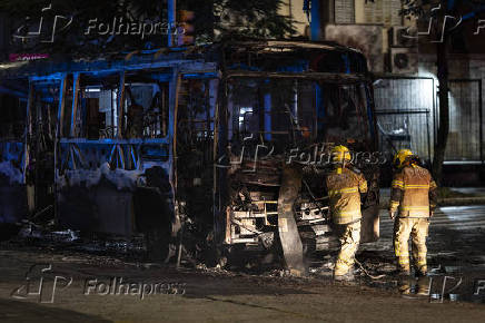 Moradores queimaram dois nibus em Porto Alegre