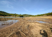 Nvel baixo da Represa de Paraibuna SP