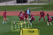 Entrenamiento de la seleccin femenina de ftbol en Las Rozas